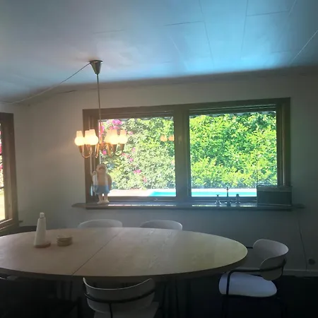 Ferienhaus, Schwimmbad Og Ferienhaus